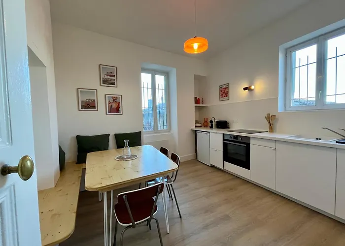 Chez Marie Βαλένς